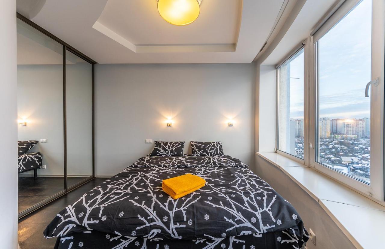 Luxury Apartment, Dniprovska Embankment26, Sokorki Kiev Luaran gambar